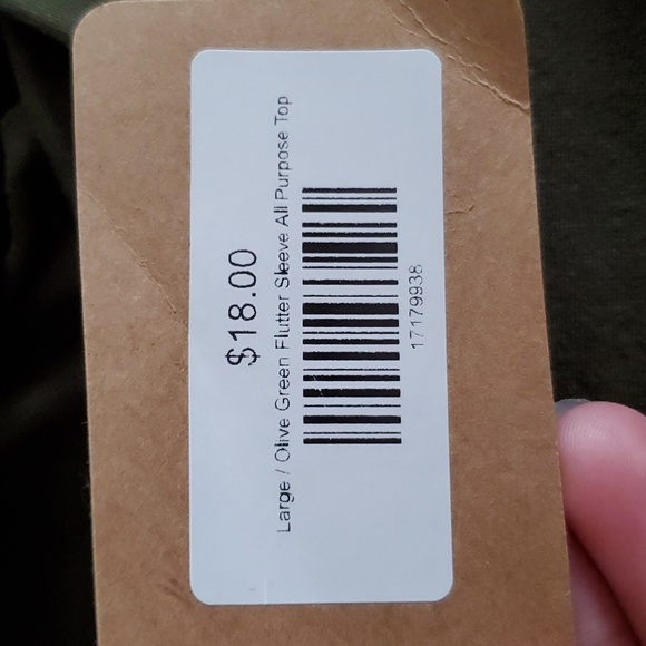 *NWT* olive green flutter sleeves top - Picture 13 of 13